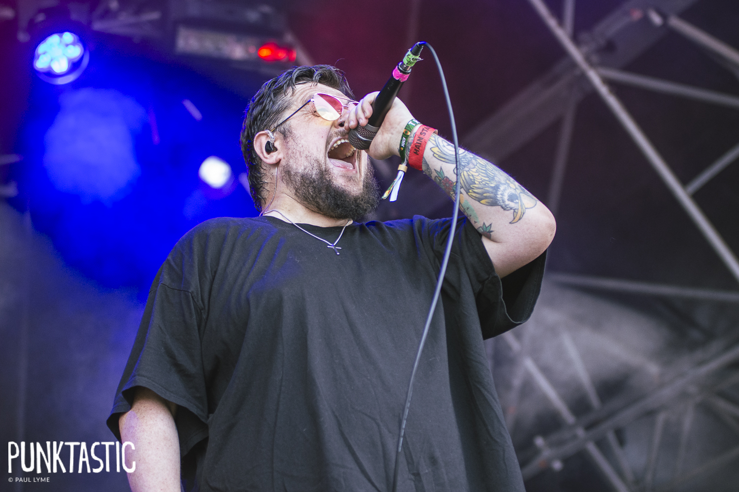LIVE: 2000Trees 2026 – Friday